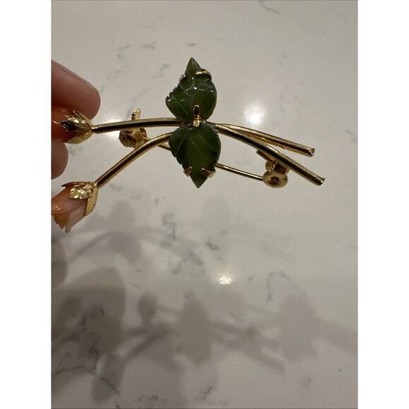 Vintage Coral Roses Green Jade Mini Leaves Gold Tone Metal Brooch Pin - Picture 3 of 6